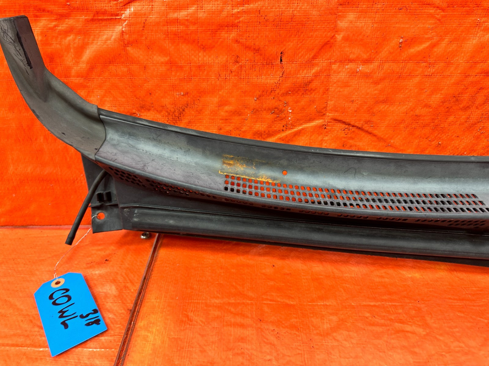 13 16 HYUNDAI GENESIS COUPE   WINDSHIELD WIPER COWL TRIM PLASTIC   OEM 3182