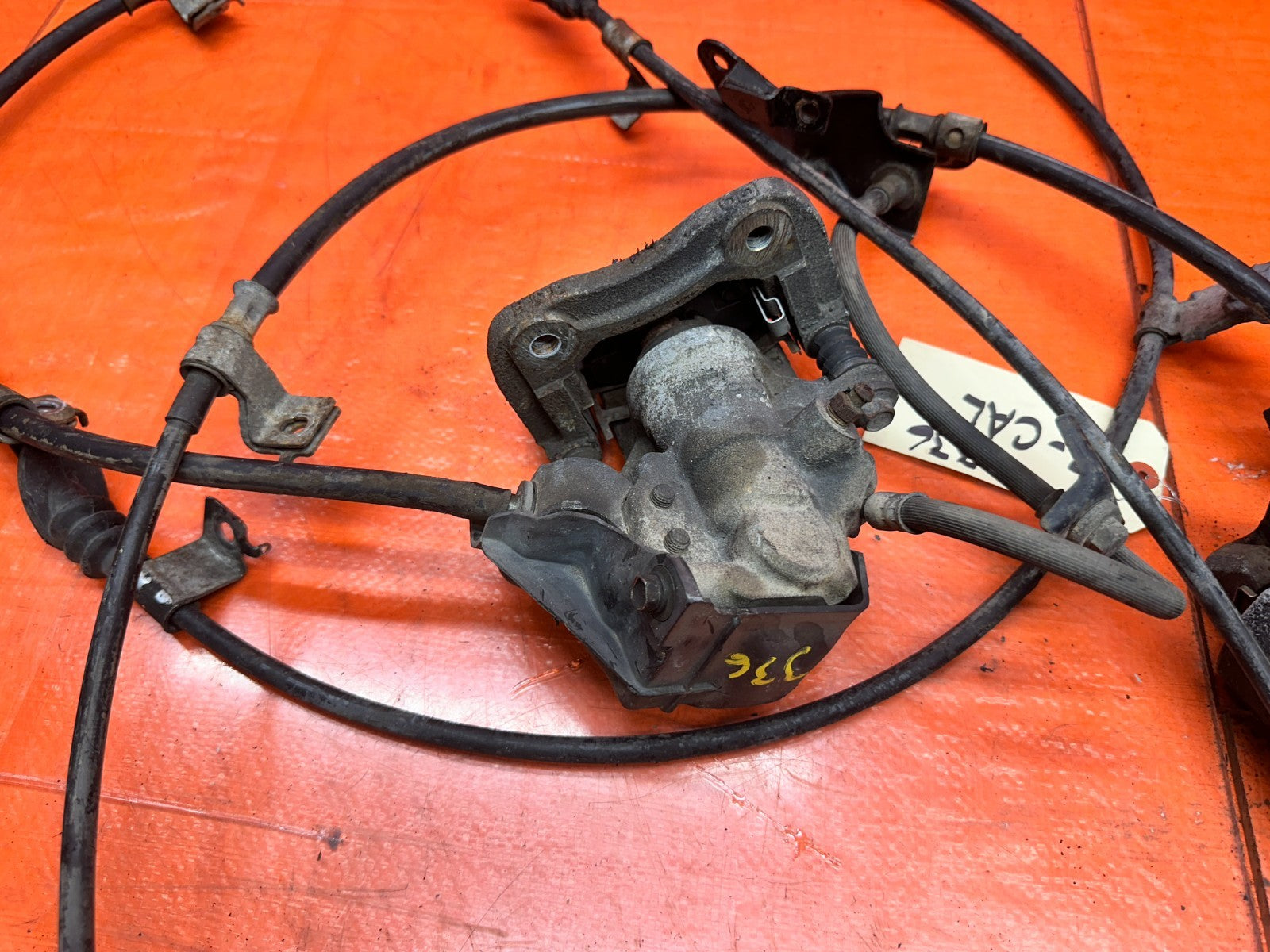 97 01 HONDA PRELUDE 2.2L REAR LEFT RIGHT BRAKE CALIPERS E BRAKE CABLES OEM #33612