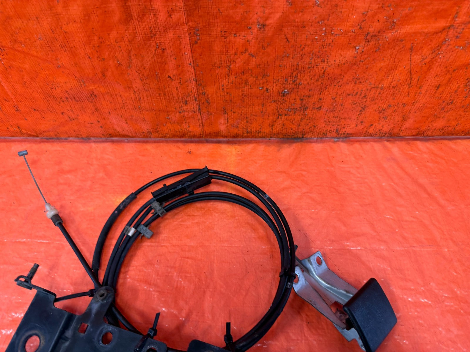 08 15 INFINITI G37 COUPE & CONVERTIBLE   HOOD RELEASE WIRE CABLE   OEM 3284