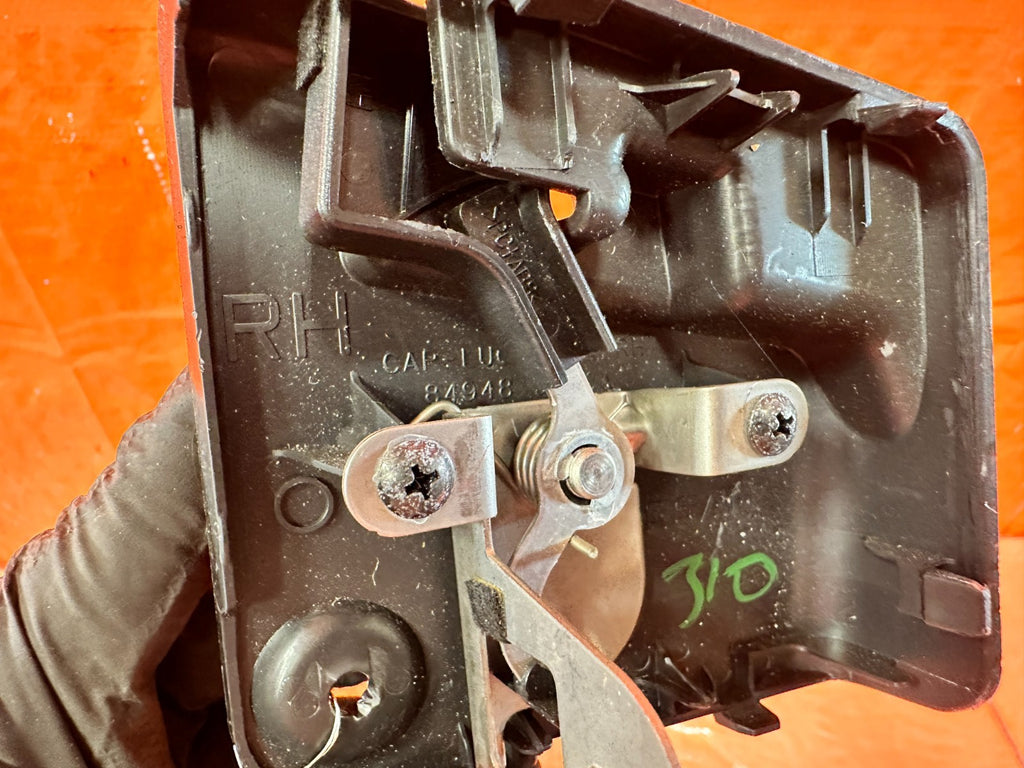 09 15 INFINITI G37 CONVERTIBLE   CONVERTIBLE TOP LATCH RIGHT   OEM 3102