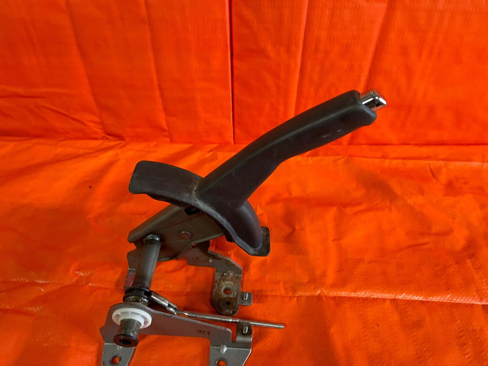 10 16 HYUNDAI GENESIS 2D COUPE   EMERGENCY E PARKING BRAKE HANDLE   OEM FACTORY2
