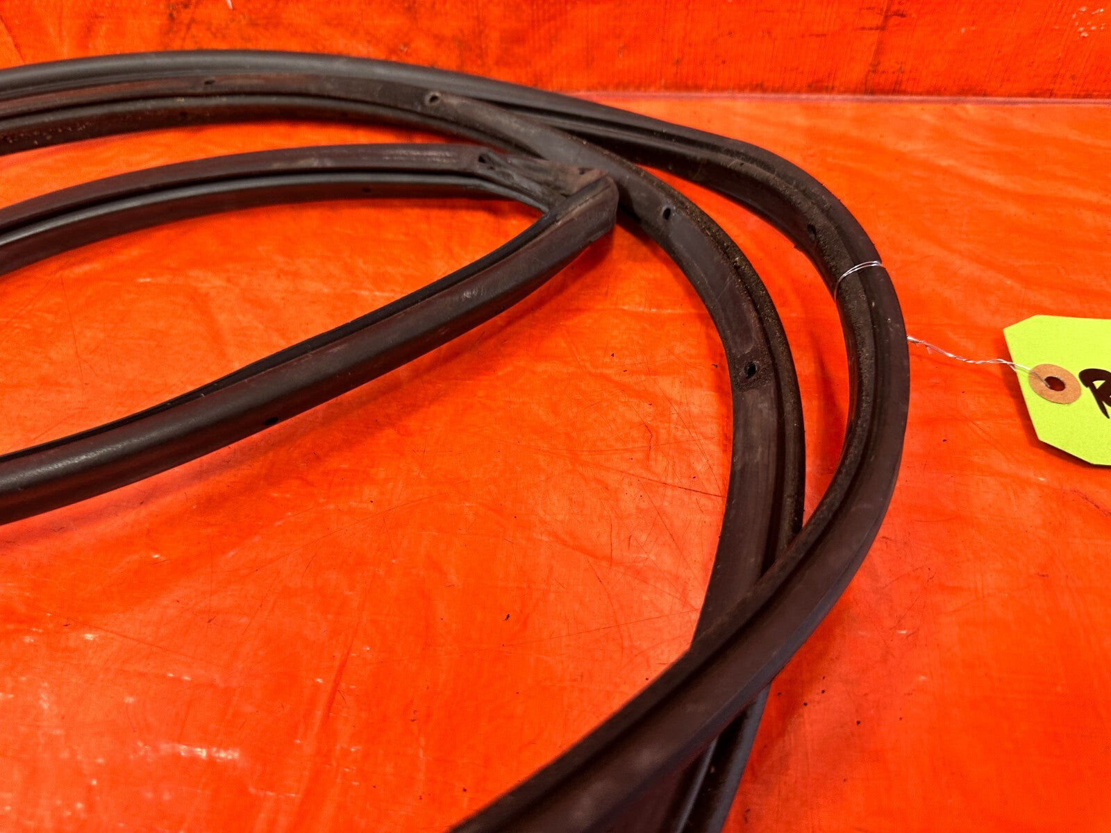 96 00 HONDA CIVIC SEDAN RIGHT FRONT WEATHER STRIP TRIM SEAL GASKET 2972