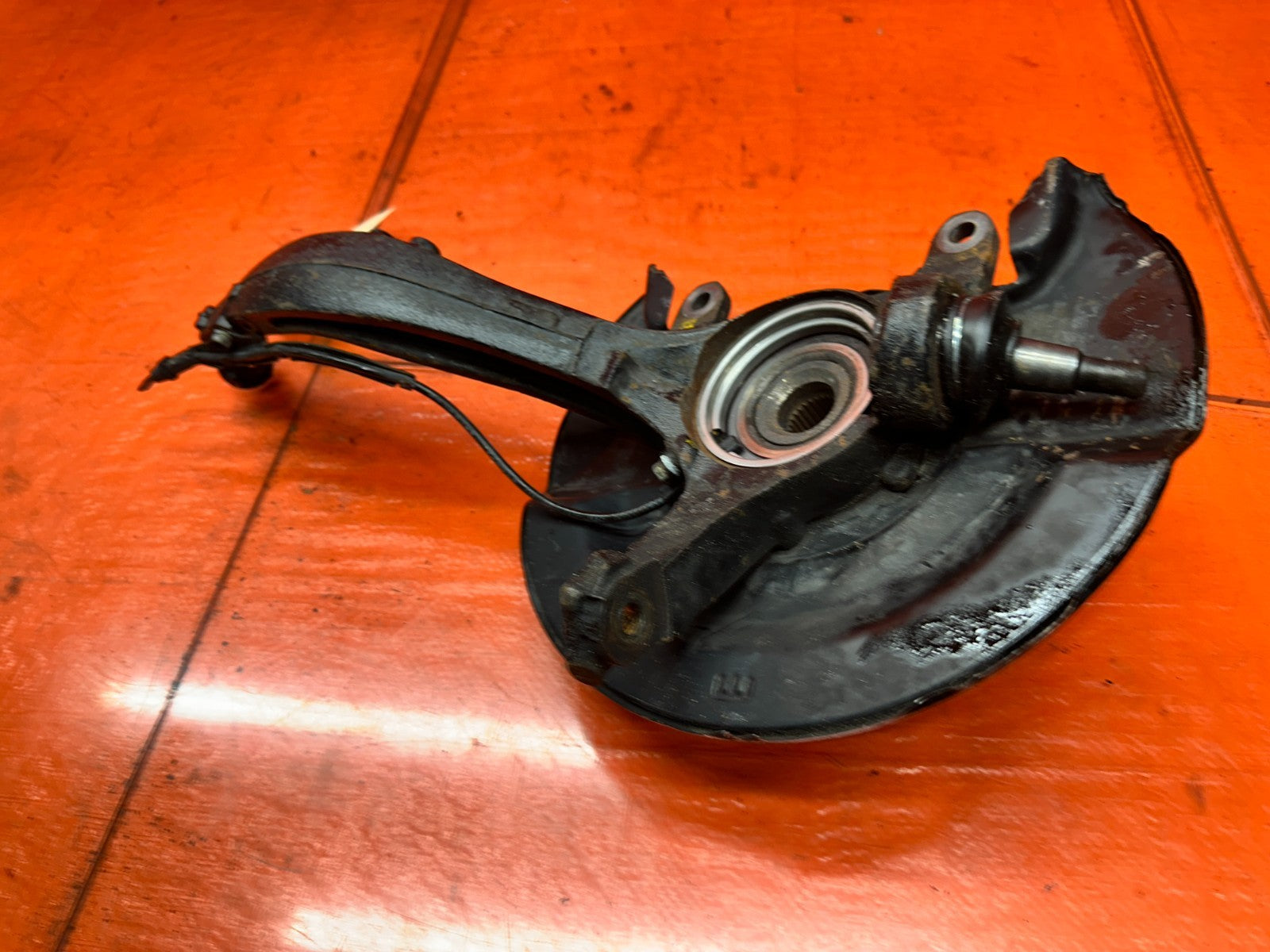 04-08 ACURA TSX 4D 2.4L K24A2 LEFT FRONT DRIVER STEERING KNUCKLE SPINDLE HUB 34213