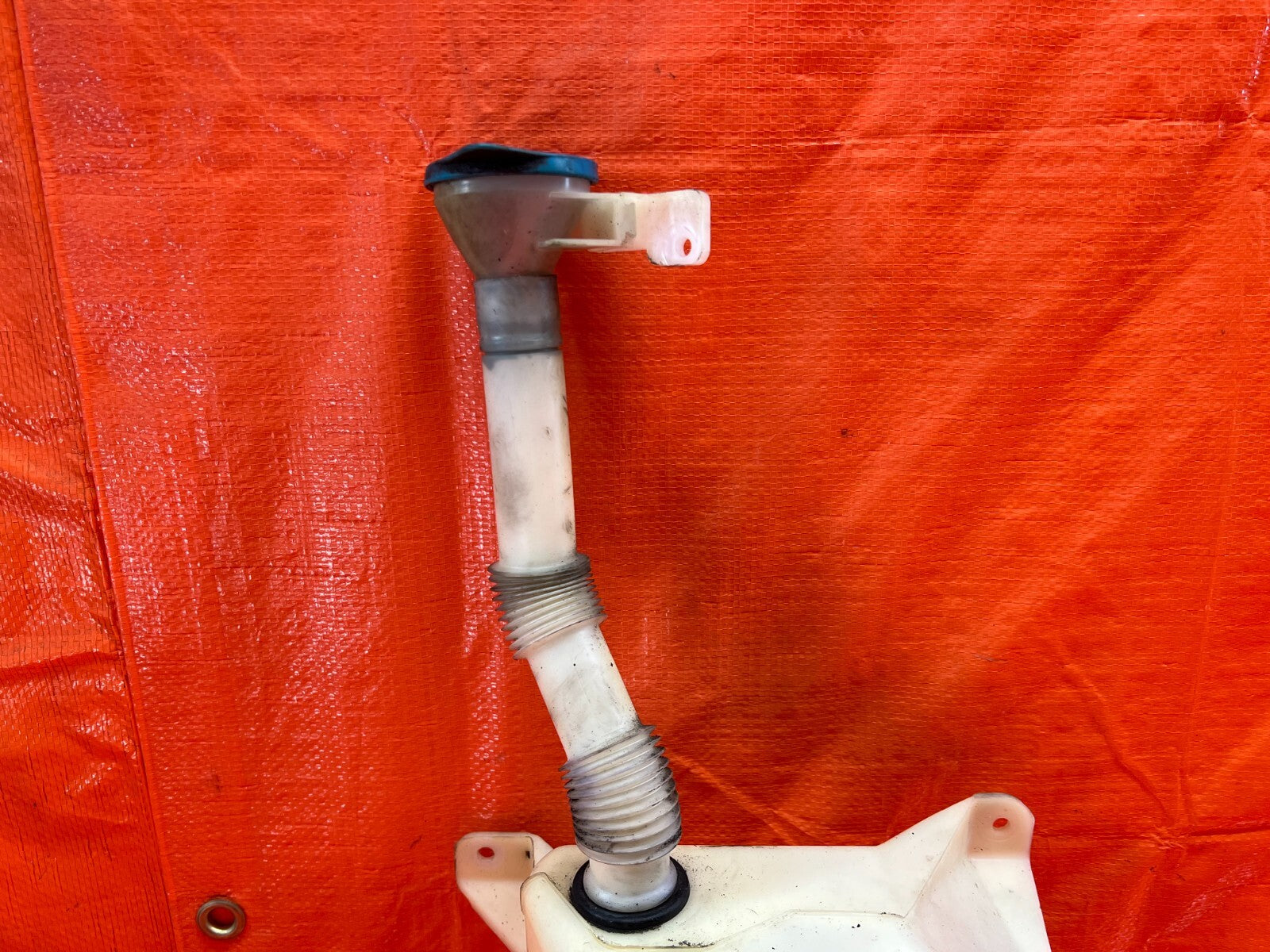 04 08 ACURA TSX   WINDSHIELD WIPER RESERVOIR TANK W/ MOTOR   OEM FACTORY #2099