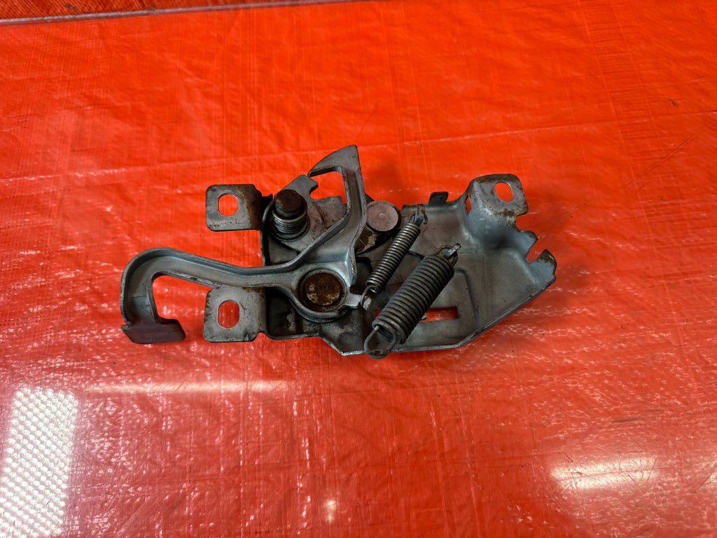 95 98 HONDA ODYSSEY   HOOD LATCH LOCKING MECHANISM LOCK   OEM FACTORY #1938
