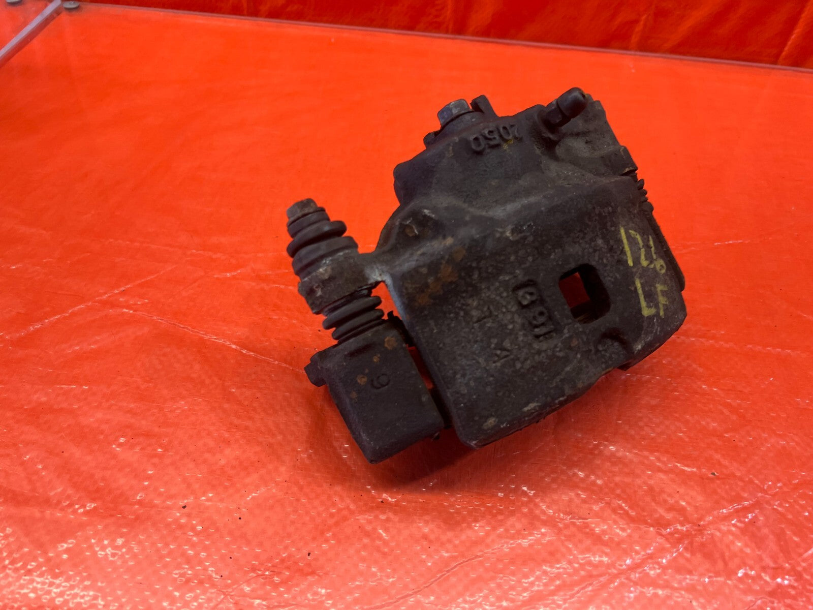 93 94 HONDA DEL SOL S   DRIVER LEFT FRONT BRAKE CALIPER   OEM FACTORY #125 4
