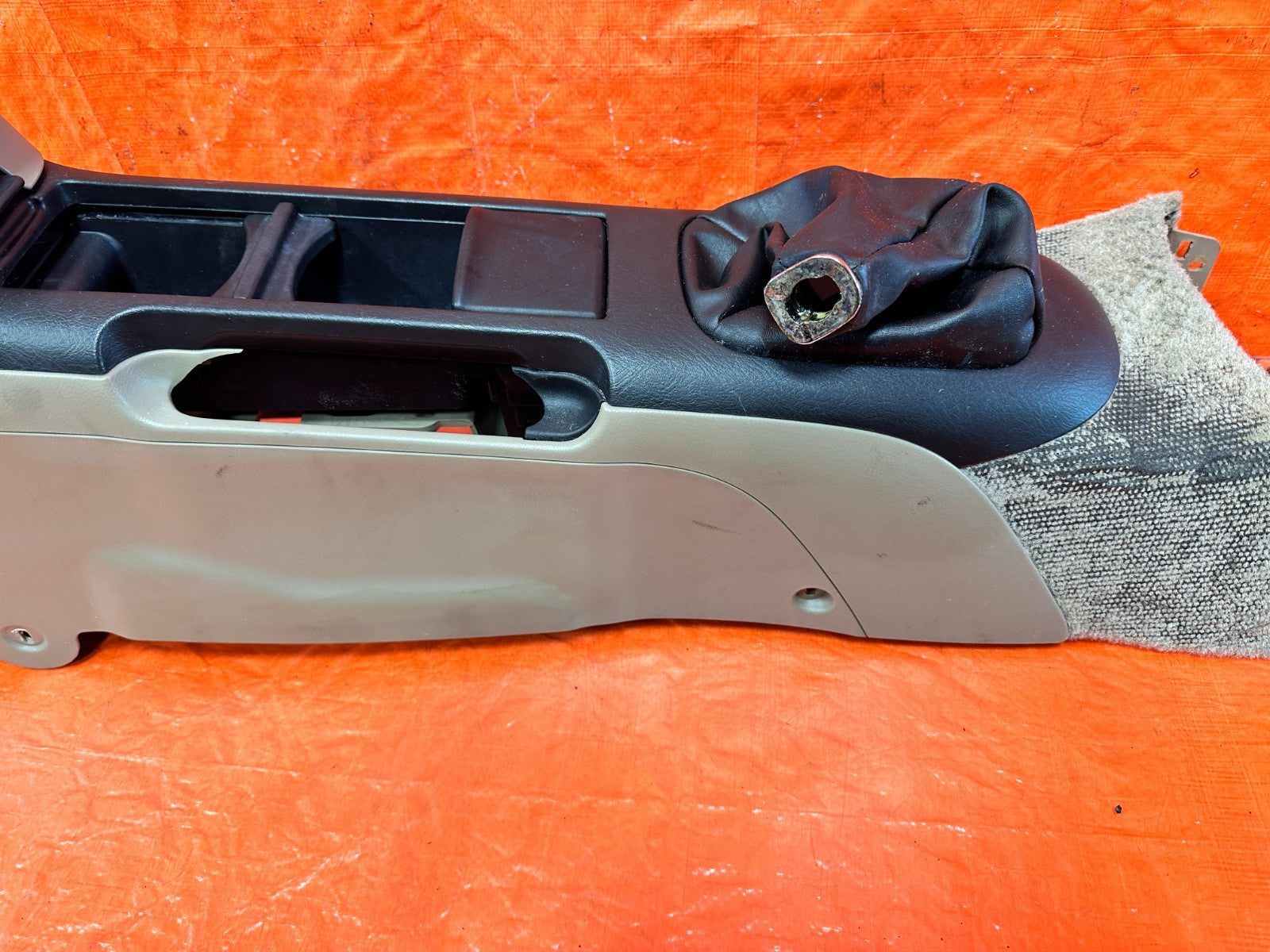 97 01 HONDA PRELUDE   ARM REST / CENTER CONSOLE STORAGE COMPARTMENT TAN OEM 32317