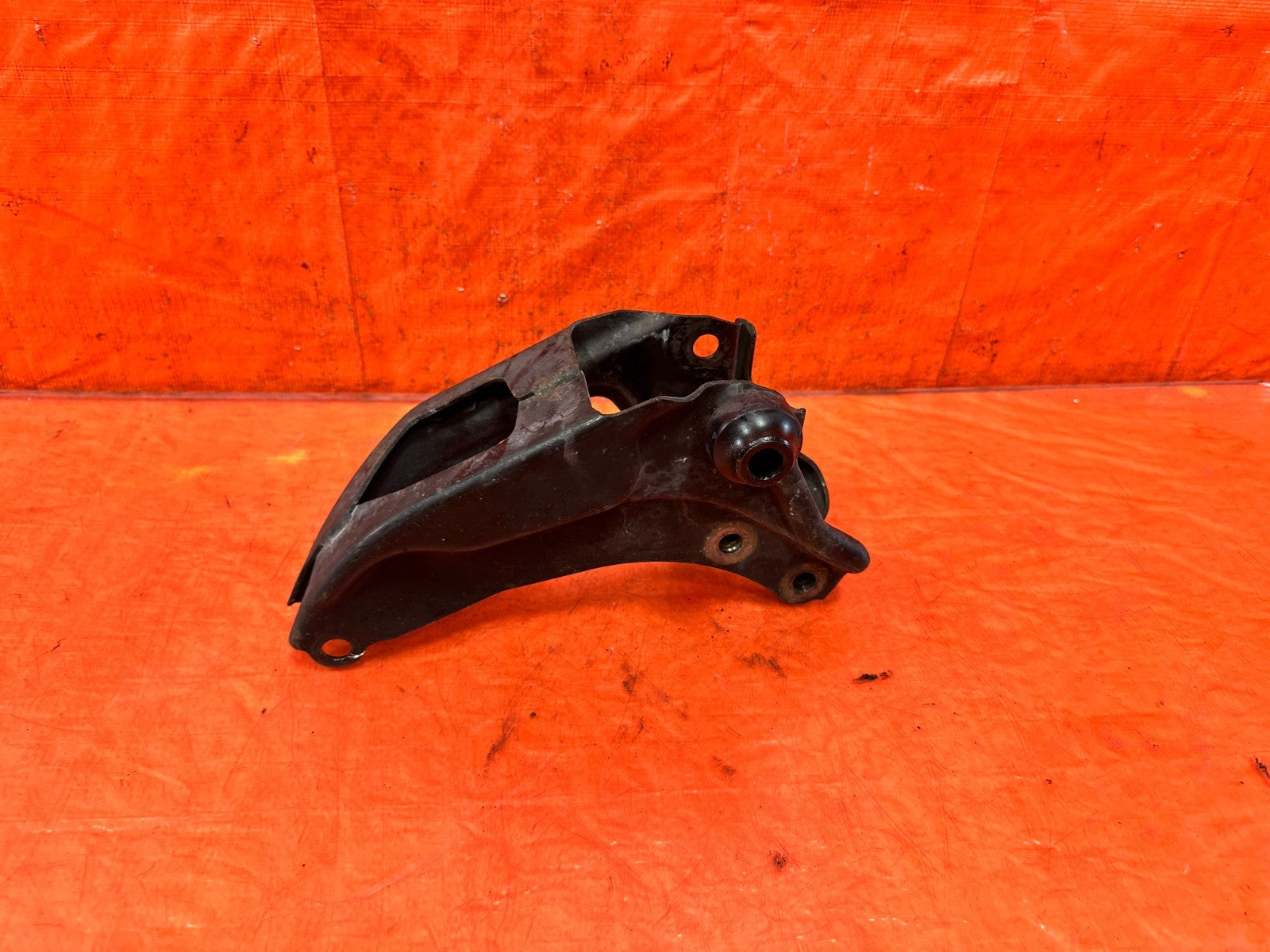 02 06 ACURA RSX   MANUAL   REAR TRANSMISSION BRACKET T BRACKET   OEM #3152