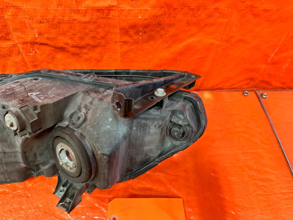 06 08 HONDA CIVIC SEDAN   RIGHT HEADLIGHT HEADLAMP W/ BRACKET COMPLETE OEM #30012