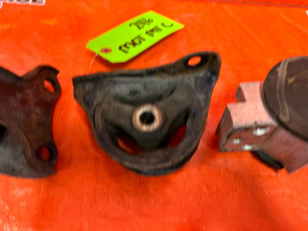 94 01 ACURA INTEGRA AUTOMATIC LEFT RIGHT MOTOR MOUNT TRANSMISSION MOUNT OEM 24612