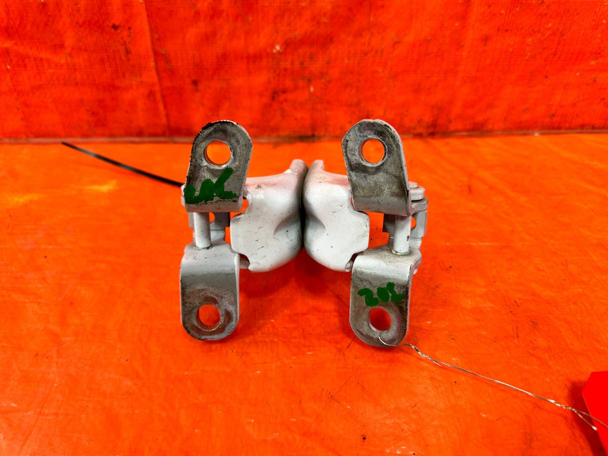 10-16 HYUNDAI GENESIS COUPE PASSENGER RIGHT  DOOR HINGE SET UPPER LOWER OEM #3022