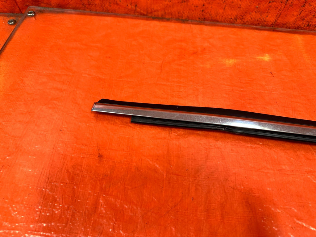 09 15 INFINITI G37 CONVERTIBLE   LEFT REAR EXTERIOR WINDOW GLASS TRIM   OEM 3294