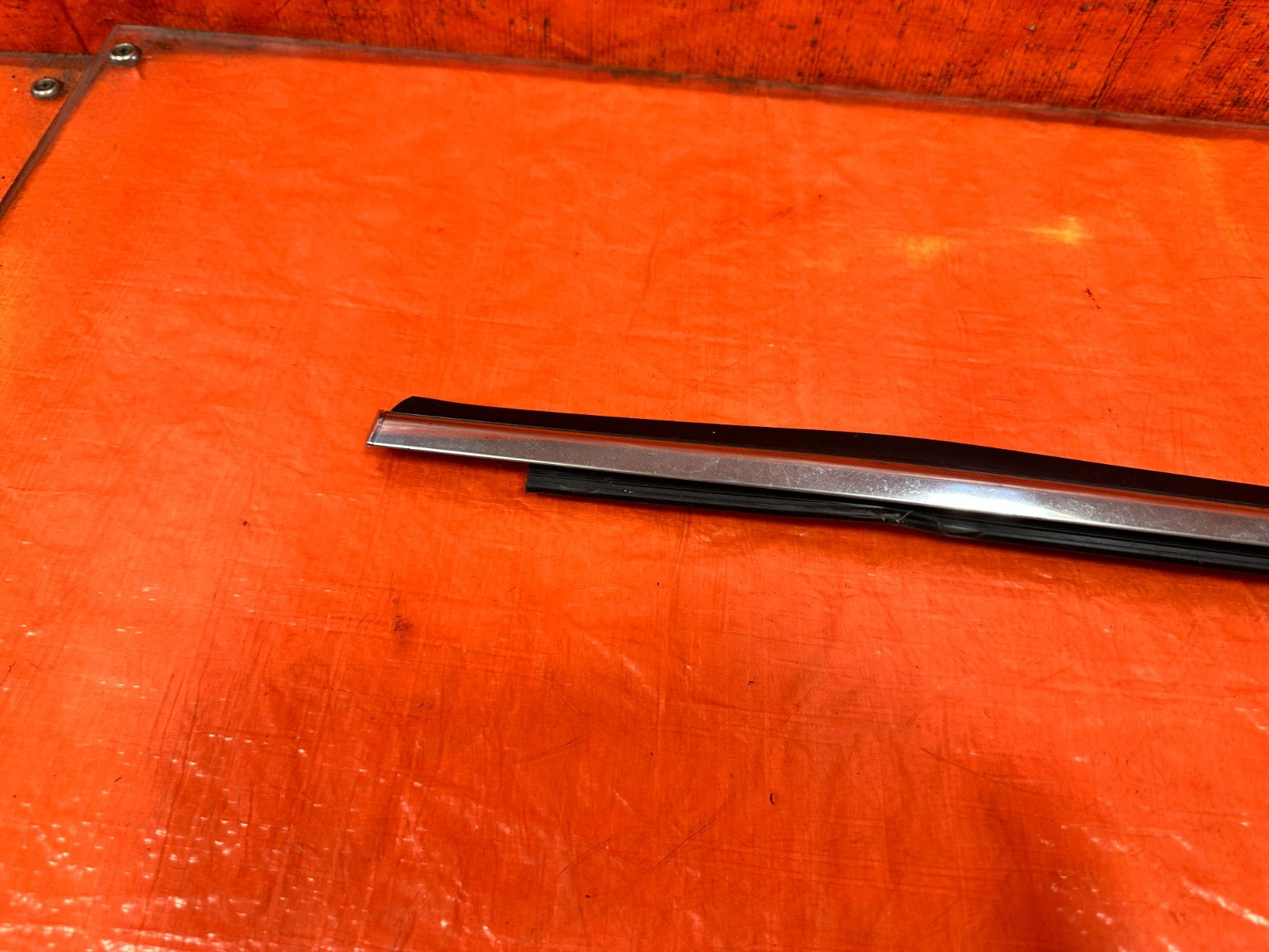 09 15 INFINITI G37 CONVERTIBLE   LEFT REAR EXTERIOR WINDOW GLASS TRIM   OEM 3294
