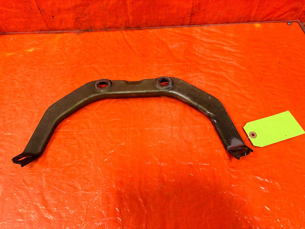 03 07 INFINITI G35 COUPE   EXHAUST MANIFOLD HEADER MOUNTING BRACKET   OEM 2984