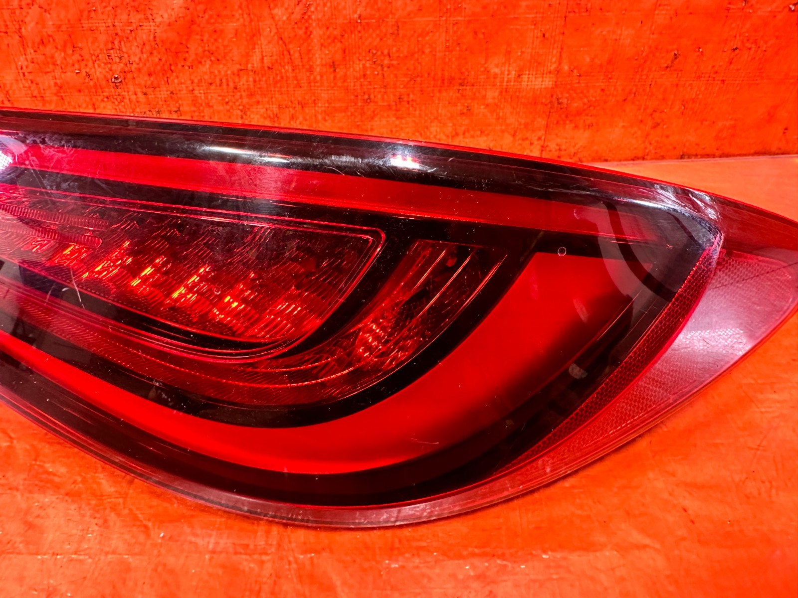 17 20 INFINITI Q60 PASSENGER RIGHT OUTER QUARTER PANEL  TAIL LIGHT LAMP CHIP!4