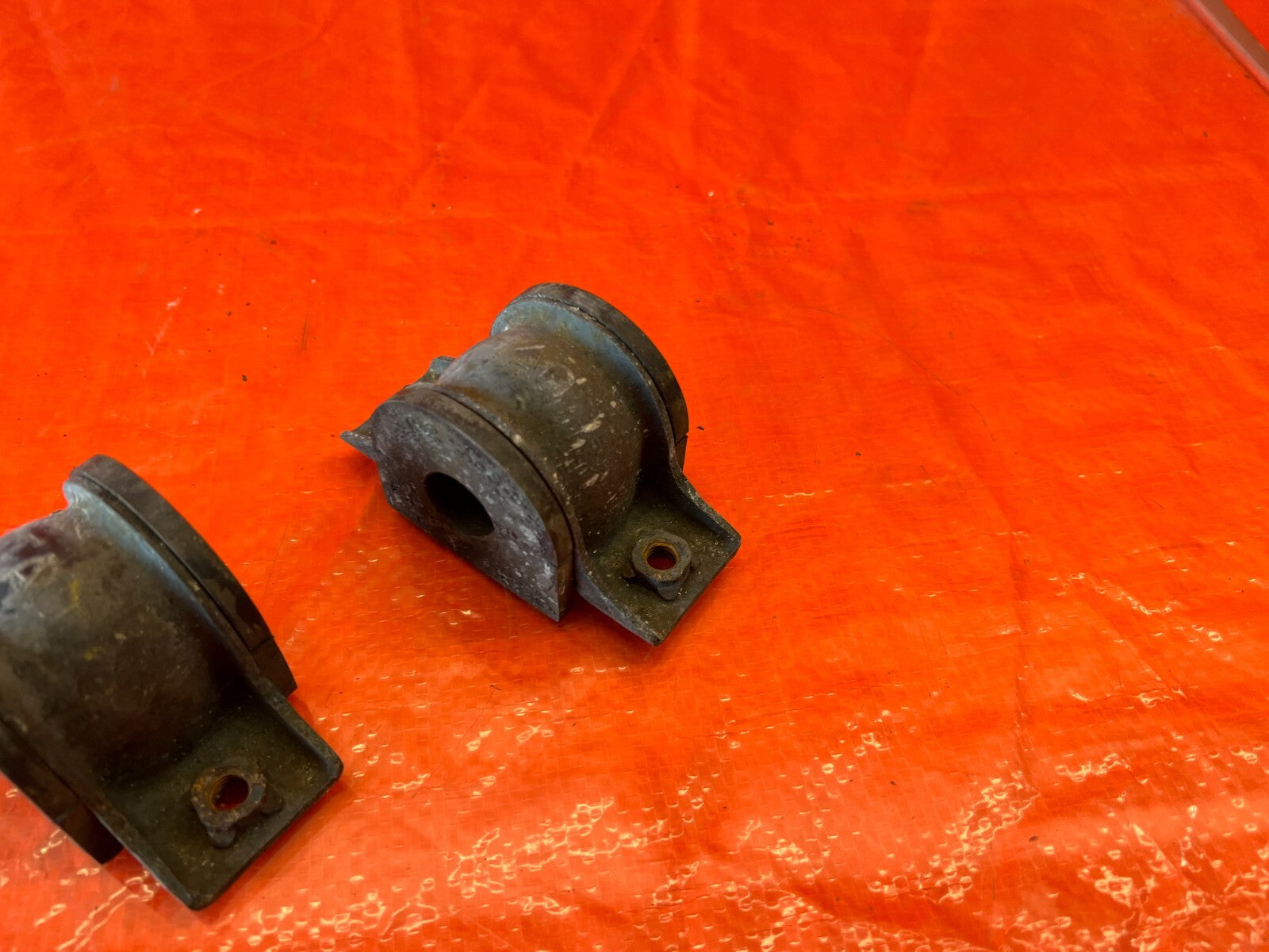 09 14 ACURA TSX   SWAY BAR MOUNTING BRACKET SET LEFT RIGHT BRACKETS   OEM #1584