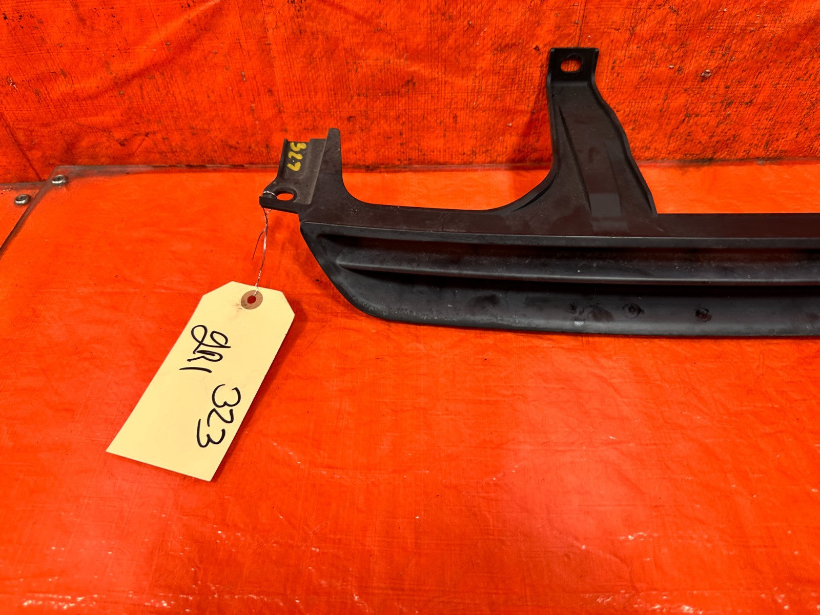 97 98 HONDA PRELUDE   FRONT BUMPER GRILLE ASSEMBLY   OEM FACTORY #32310