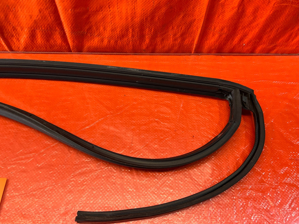 06 11 CIVIC 4D SEDAN   PASSENGER RIGHT REAR WEATHER STRIP SEAL GASKET OEM #2206