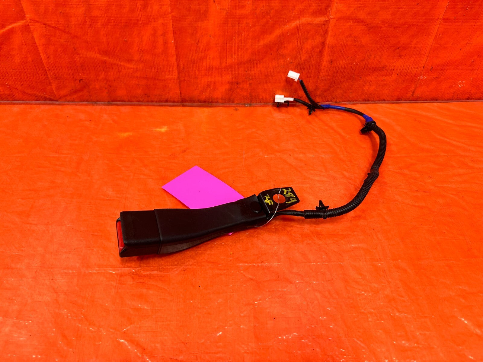 17 20 INFINITI Q60   PASSENGER RIGHT FRONT SEAT BELT CLIP BUCKLE   OEM #2896