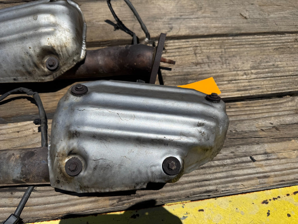 03 07 INFINITI G35 COUPE   VQ35DE LEFT RIGHT EXHAUST MANIFOLD MANIFOLDS OEM 2985