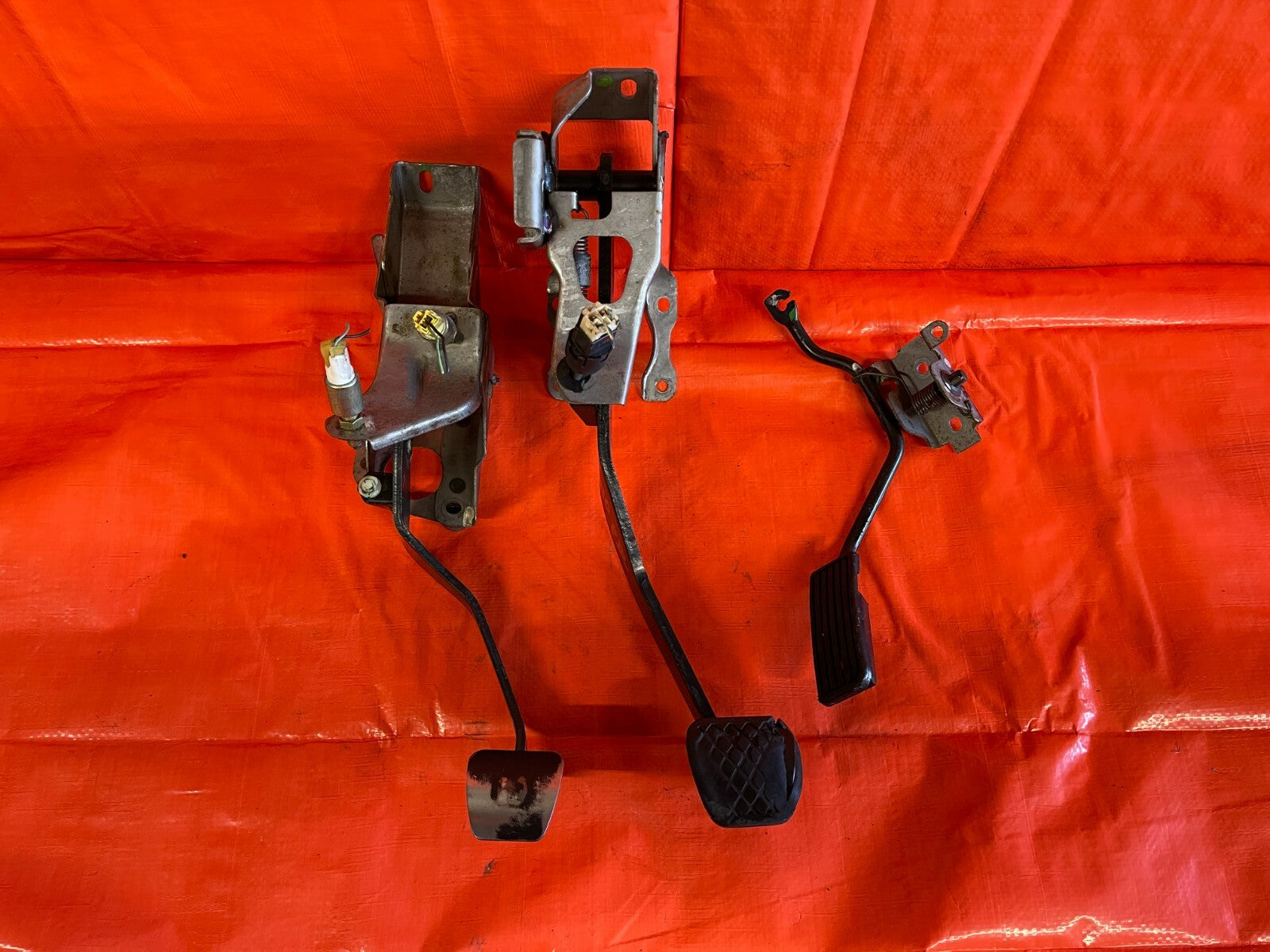 02 05 HONDA CIVIC SI 2.0 EP3   COMPLETE PEDAL SET GAS BRAKE CLUTCH PEDALS OEM   0