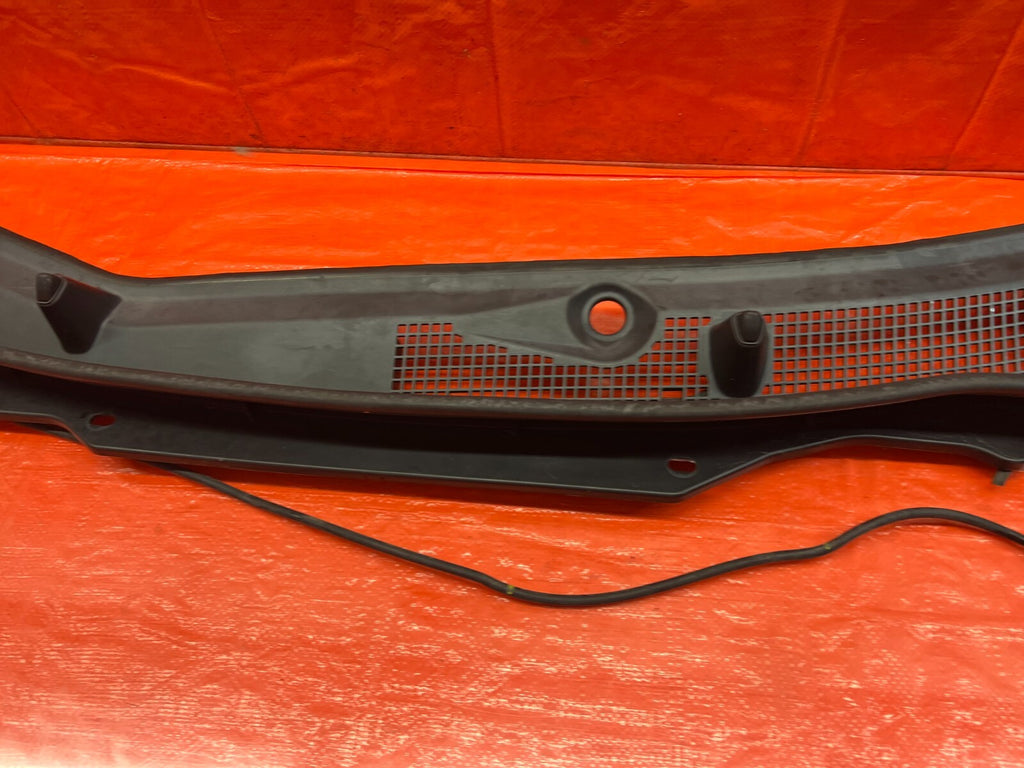 09 14 ACURA TSX   WINDSHIELD WIPER COWL TRIM PLASTIC BEZEL   OEM FACTORY #1686