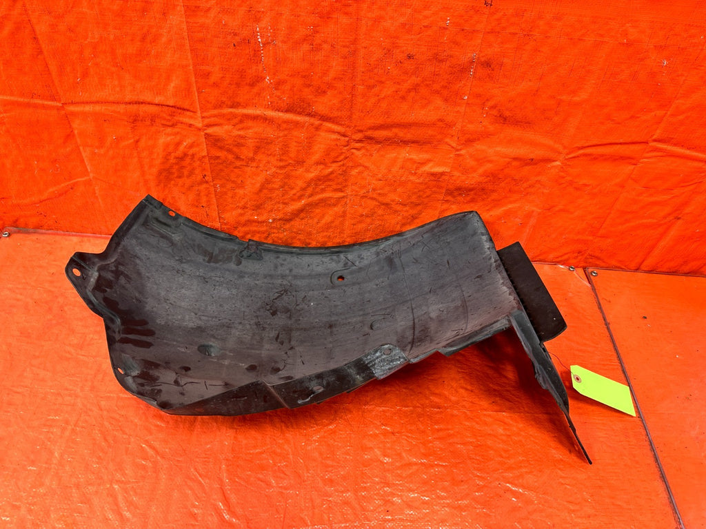 09 15 INFINITI G37 CONVERTIBLE FRONT PORTION   RIGHT FRONT FENDER SPLASH SHIELD2