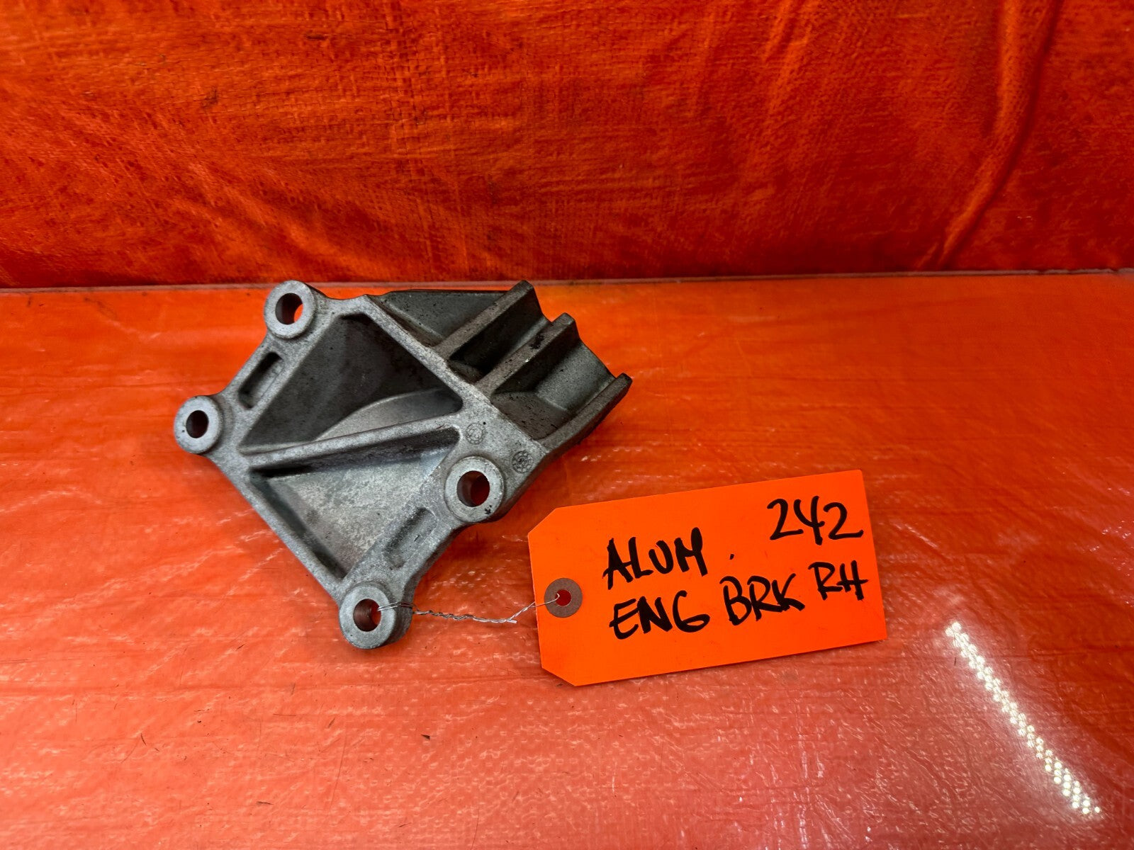 16 20 INFINITI Q50 3.0 RWD PASSENGER RIGHT ALUMINUM ENGINE MOTOR BRACKET OEM 2424