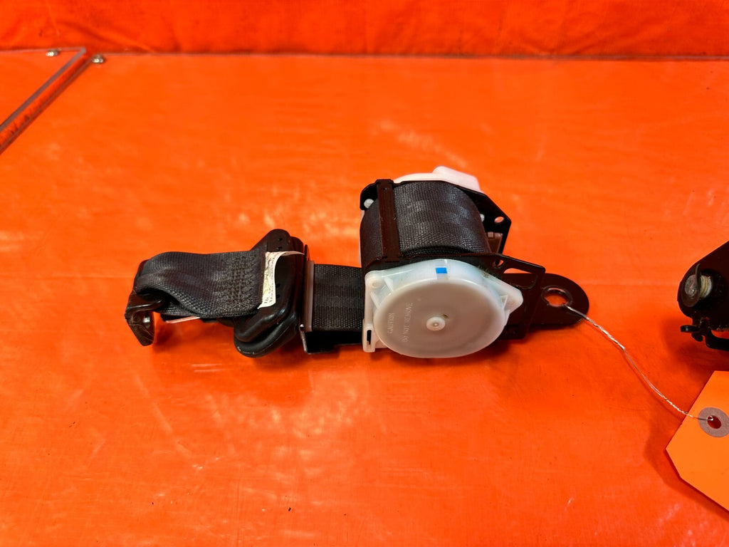 02 06 ACURA RSX TYPE S & BASE   REAR SEAT BELT SET LEFT RIGHT BLACK OEM #27116