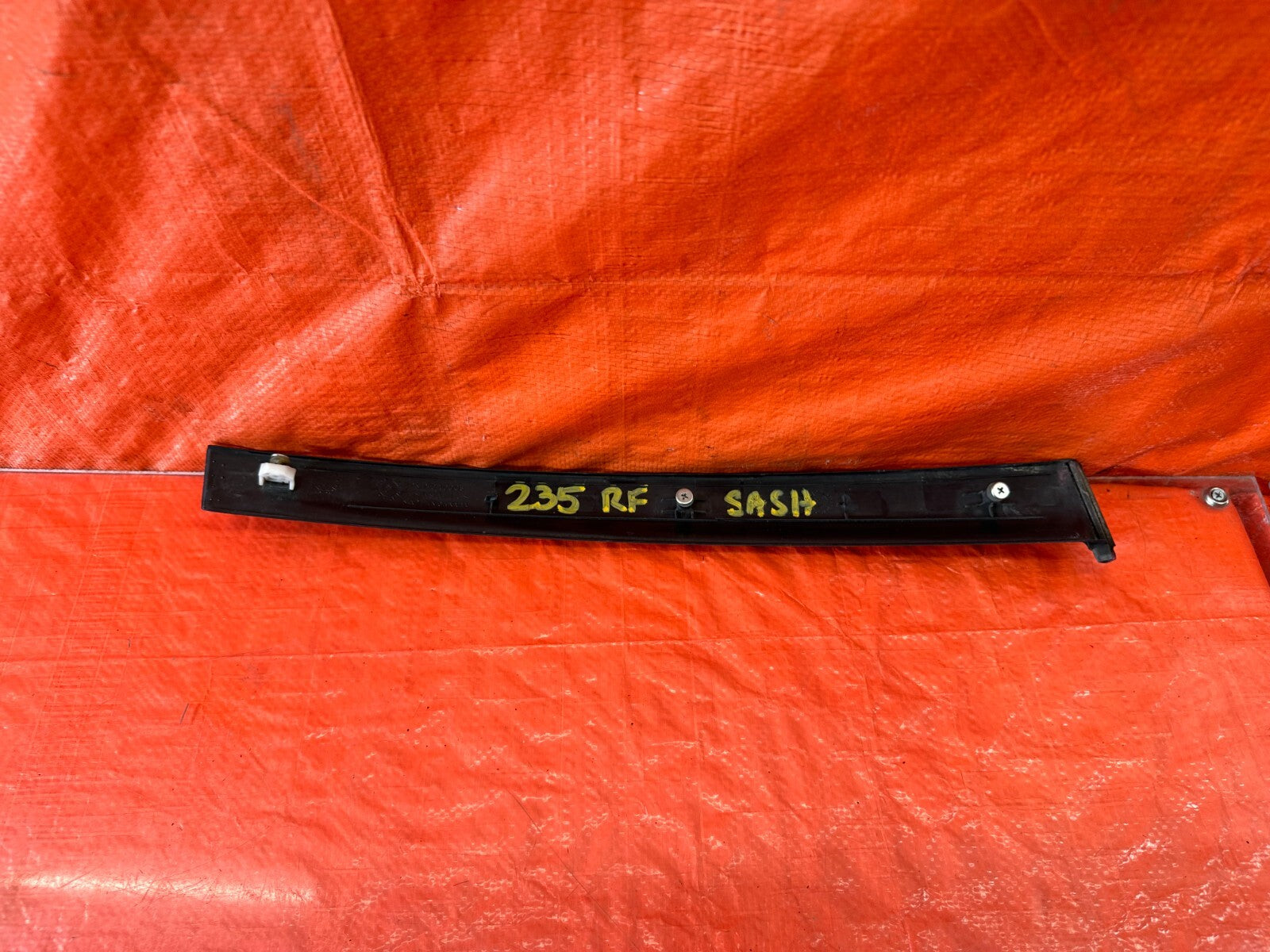 92 93 HONDA CIVIC COUPE & HATCH PASSENGER RIGHT DOOR SASH TRIM MOLDING STRIP 2355