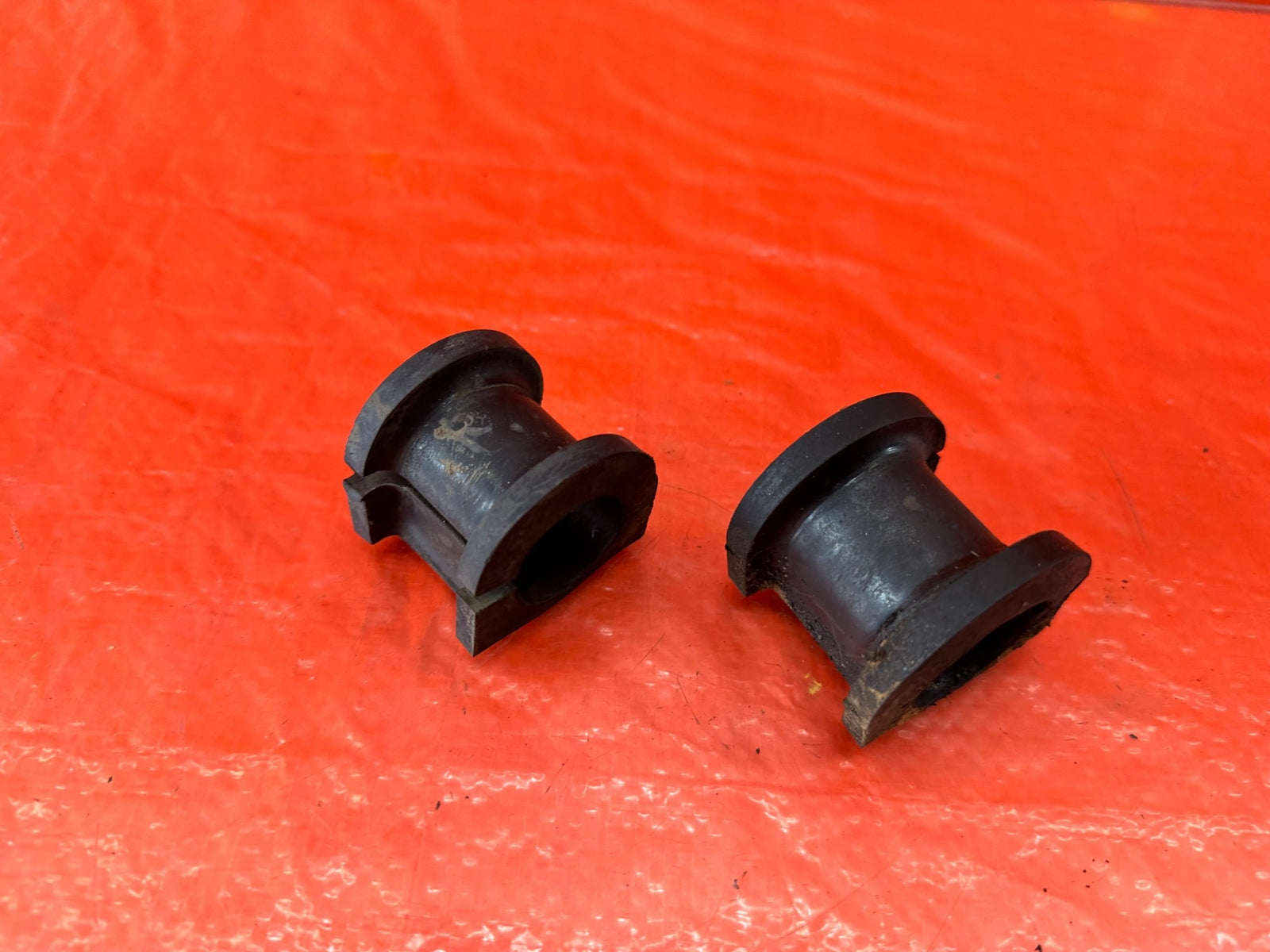 99 00 HONDA CIVIC SI EM1   26MM   FRONT SWAY STABILIZER BAR BUSHINGS   OEM #2186