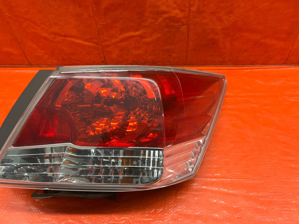 08 12 HONDA ACCORD SEDAN   PASSENGER RIGHT OUTER   TAIL LIGHT LAMP   OEM #1746