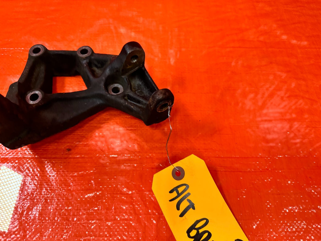 93 01 HONDA PRELUDE   H22 ENGINE MODELS ONLY   ALTERNATOR BRACKET   OEM #2634