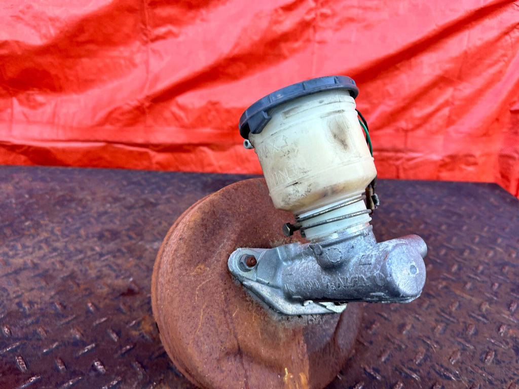 88 91 HONDA CRX   15/16 REAR DISC BRAKE MODEL   BRAKE BOOSTER & MASTER CYLINDER2