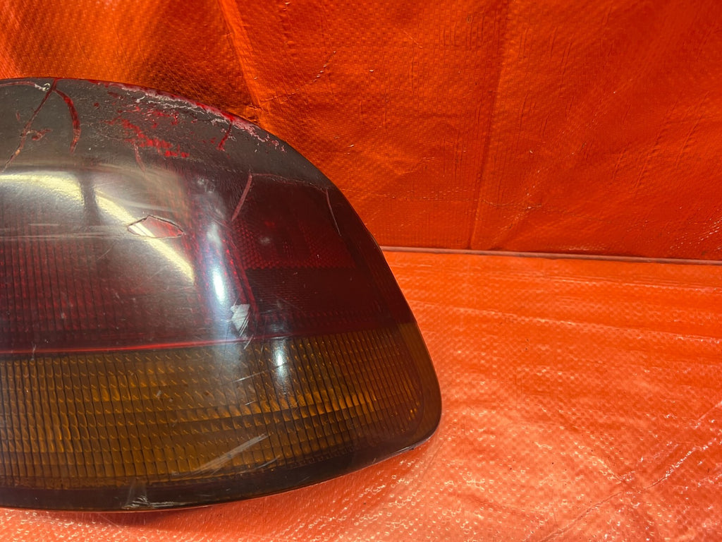 96 98 HONDA CIVIC 4D SEDAN   TAIL LIGHT LAMP  PASSENGER RIGHT OUTER SIDE OEM 1426