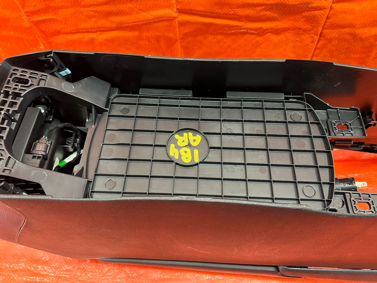 18 21 HONDA ACCORD SPORT   ARM REST / CENTER CONSOLE STORAGE COMPARTMENT OEM 18415