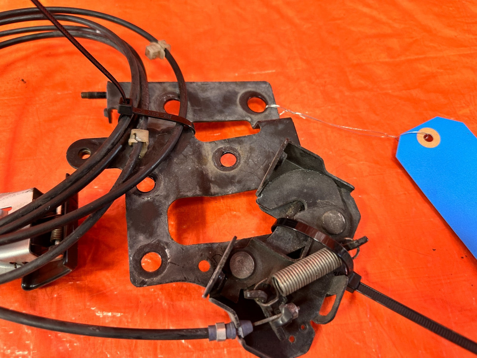 08 15 INFINITI G37 COUPE & CONVERTIBLE   HOOD RELEASE WIRE CABLE   OEM 3204