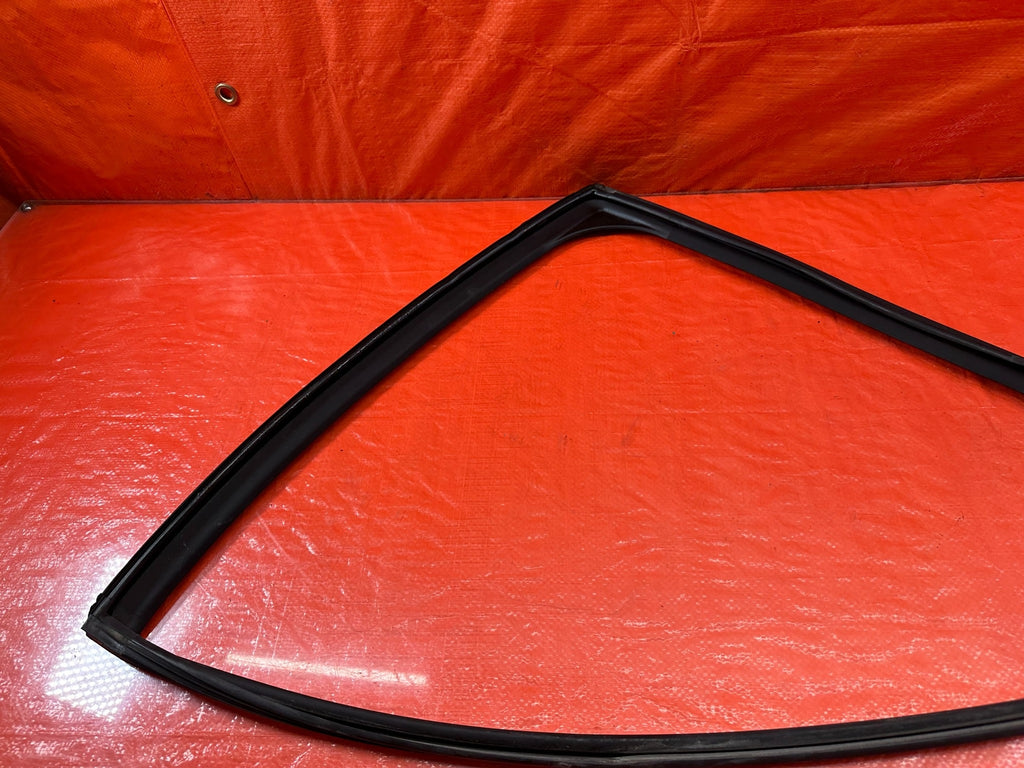 14 20 INFINITI Q50   PASSENGER RIGHT REAR DOOR GLASS RUN CHANNEL   OEM #2158