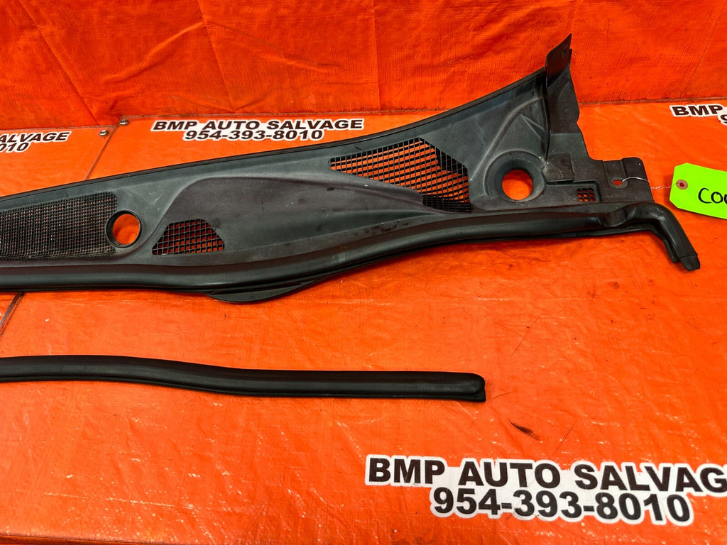 02 10 LEXUS SC430   WINDSHIELD WIPER COWL TRIM PLASTIC   OEM FACTORY #2616