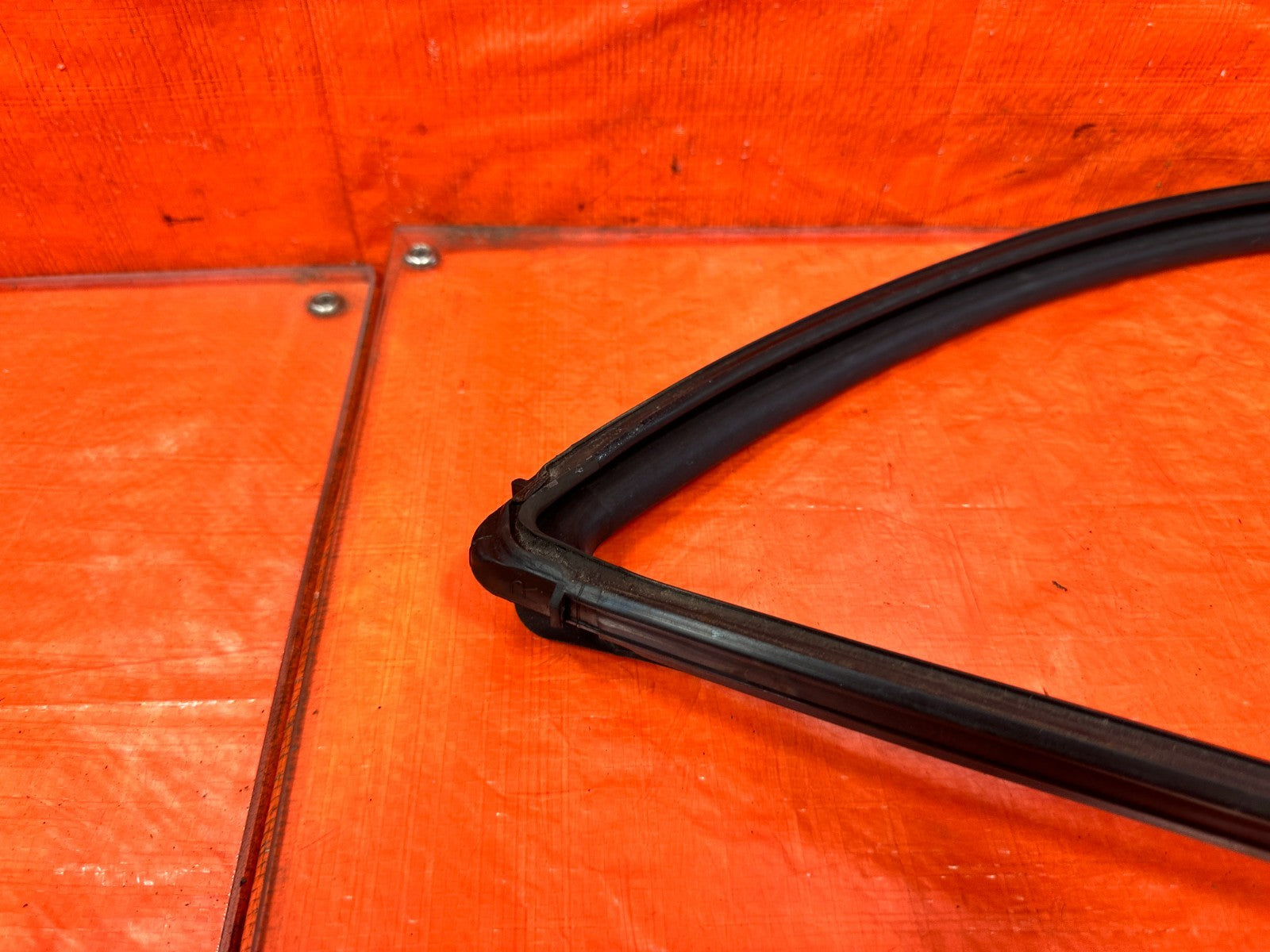 04 11 MAZDA RX8 RX 8   PASSENGER RIGHT FRONT WINDOW GLASS RUN CHANNEL    OEM 3034
