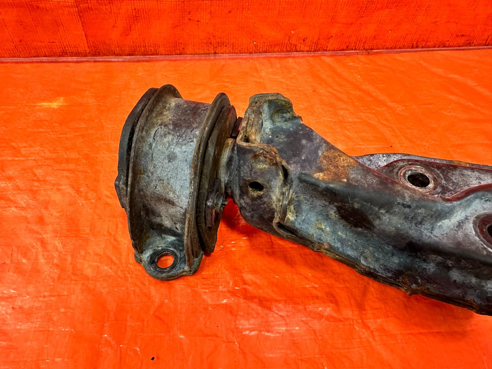 96 01 INTEGRA   B SERIES B16 B18 B20 MANUAL TRANSMISSION BRACKET W/ MOUNT OEM 745