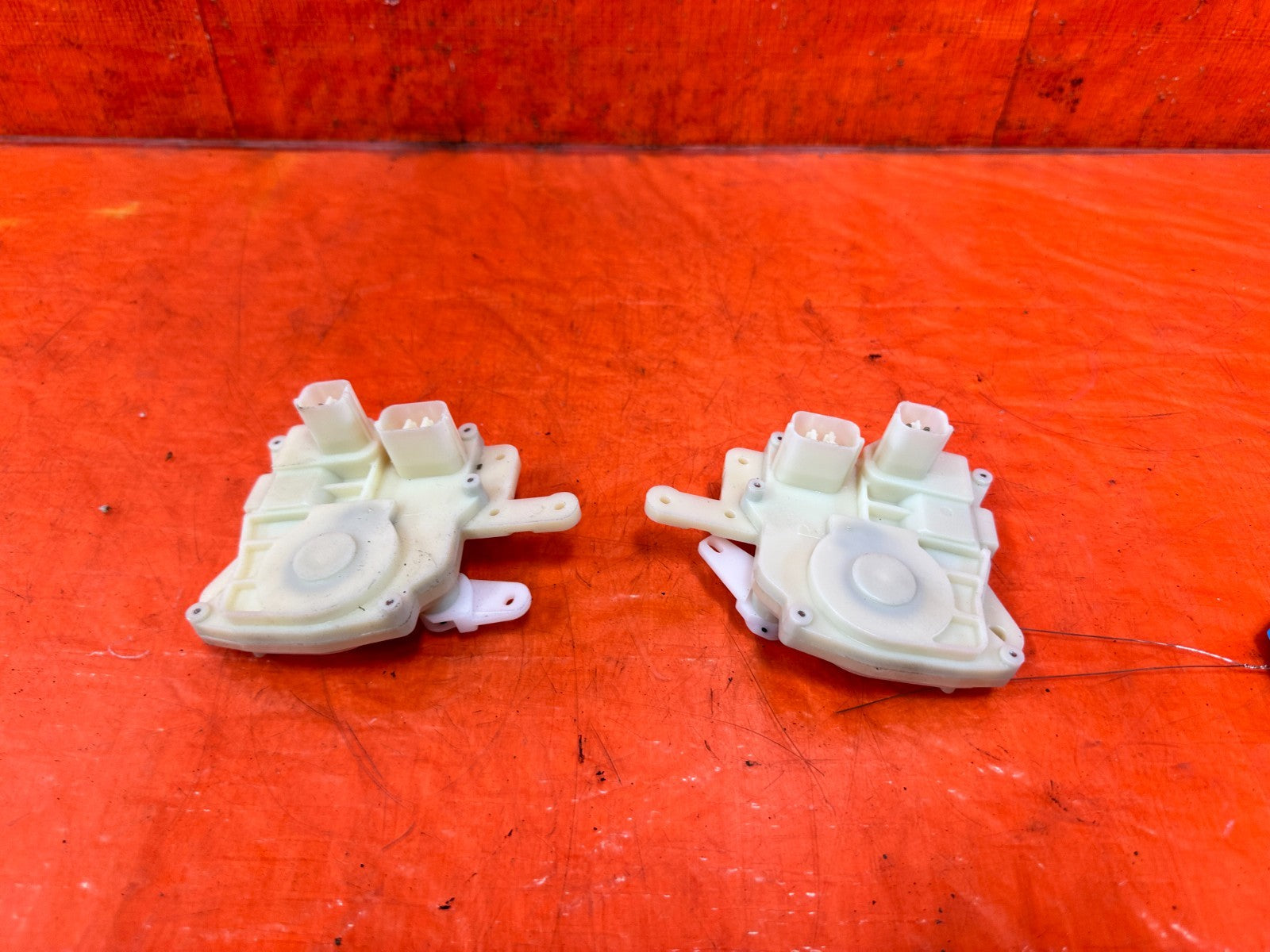 00 09 HONDA S2000   LEFT AND RIGHT   DOOR LOCK ACTUATOR MOTORS   #S2K1