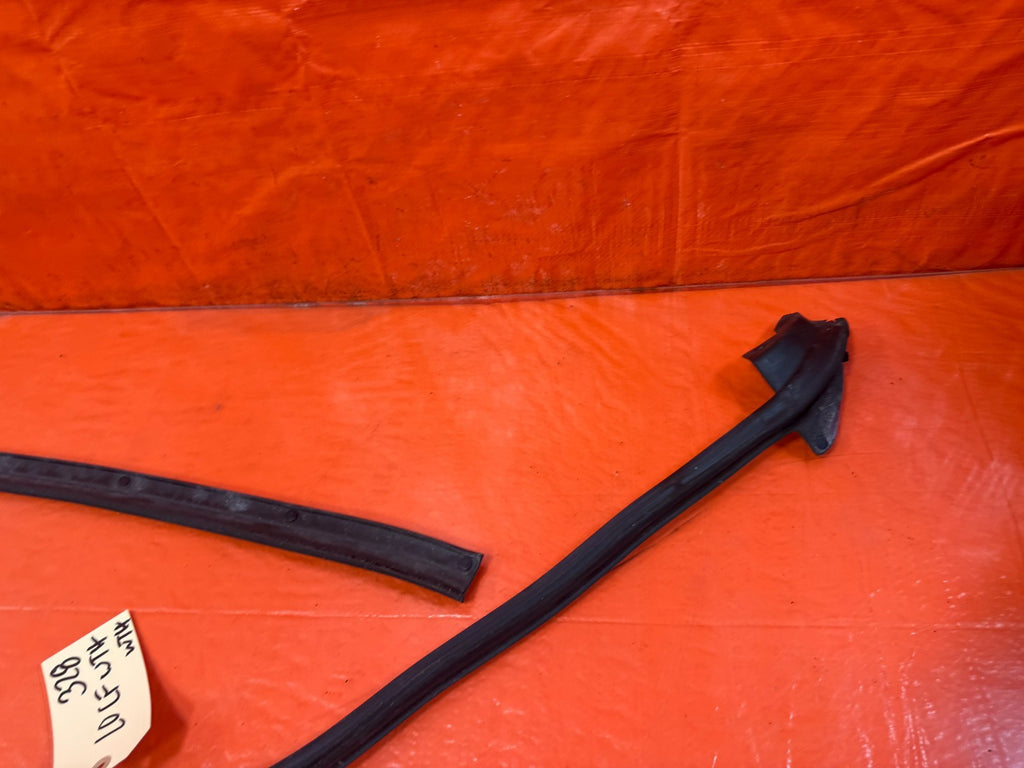 08 15 INFINITI G37 & Q60 2D COUPE DRIVER LEFT DOOR MOUNTED WEATHER STRIP OEM 3282