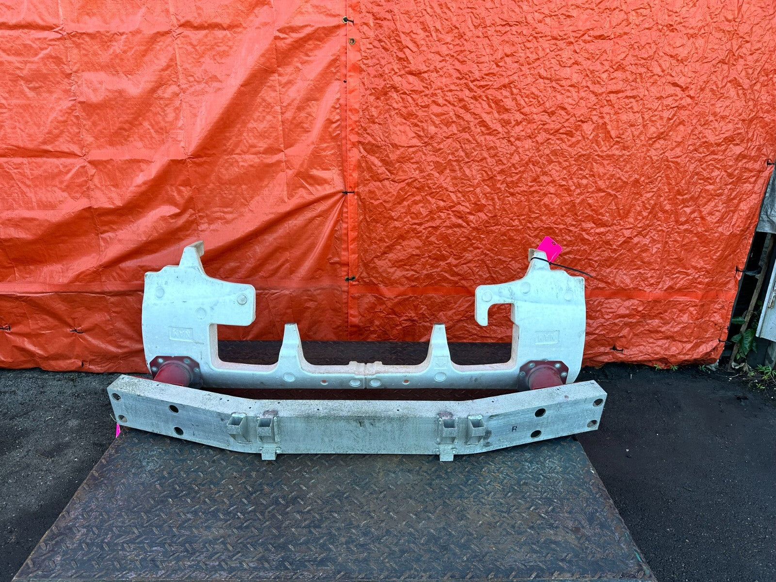 09 15 INFINITI G37 CONVERTIBLE   REAR CRASH BAR BEAM & ENERGY ABSORBER0