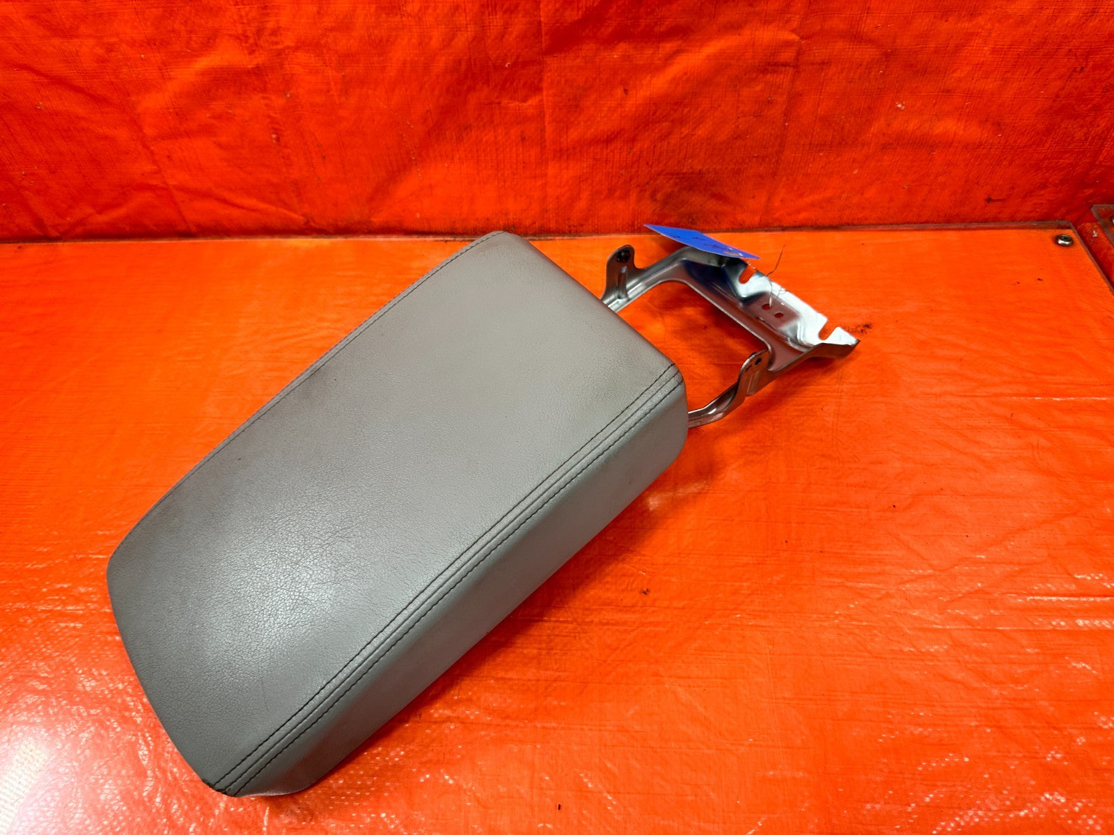 09 14 ACURA TSX   ARM REST / CENTER CONSOLE STORAGE COMPARTMENT   GRAY OEM #3215