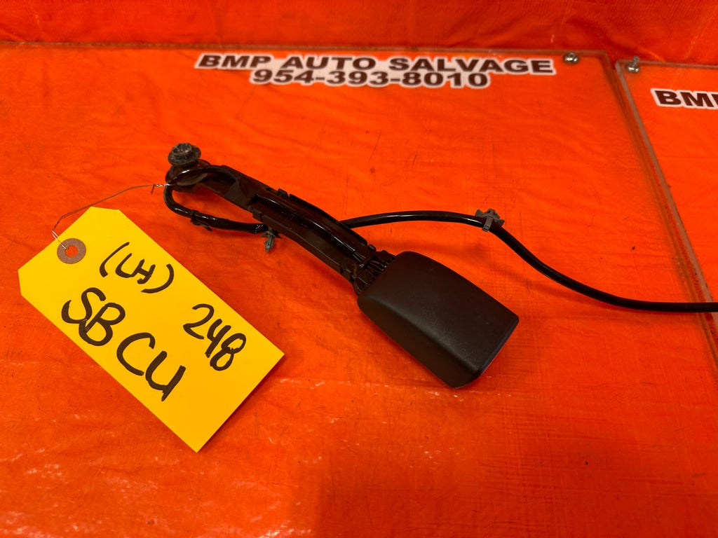 08 15 INFINITI G37 & Q60 2D COUPE   SEAT BELT BUCKLE CLIP   DRIVER LEFT OEM 2486