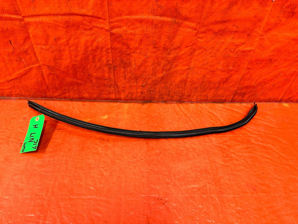 90 91 HONDA CIVIC HATCHBACK   HEADLINER REAR WEATHER STRIP GASKET TRIM   OEM 3171