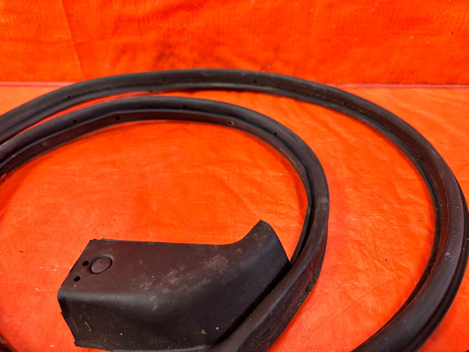 FRS BRZ & 86   RIGHT   LOWER DOOR MOUNTED WEATHER STRIP RUBBER GASKET 2934
