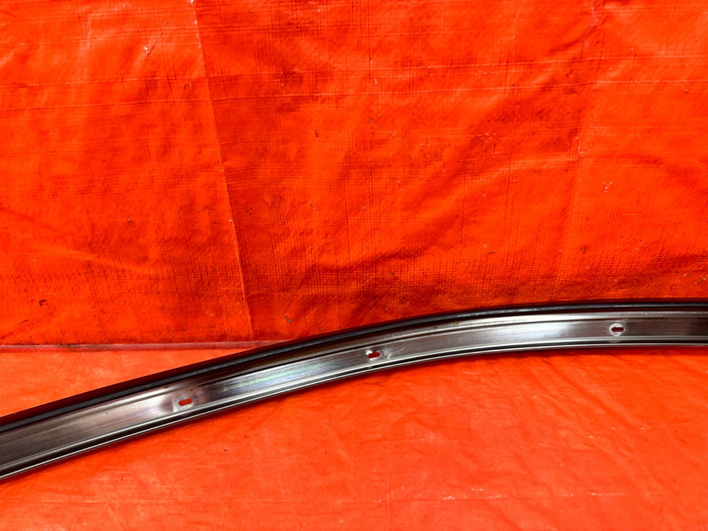 FRS BRZ & 86   PASSENGER RIGHT UPPER GLASS TRIM DRIP  RETAINER   OEM #2939