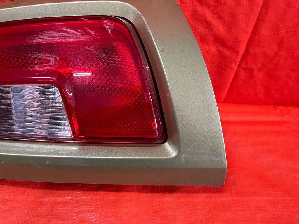 12 13 KIA SOUL   NON LED HALOGEN MODEL PASSENGER RIGHT TAIL LIGHT LAMP GREEN OEM6